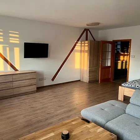 Na Namesti Ii Apartment Kraliky